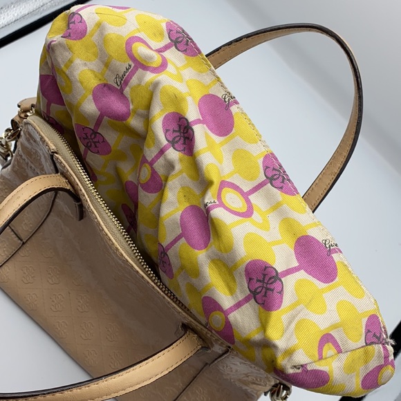 Black Friday Sale❗️Guess faux patent leather Reiko dome beige bag - Picture 9 of 17